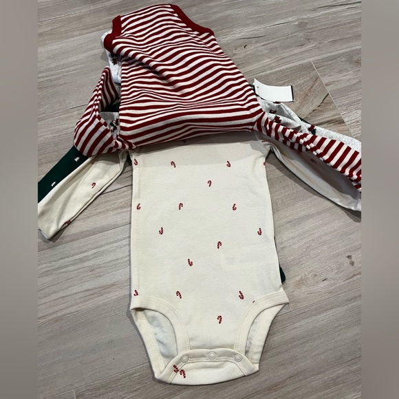 NWT Carter's Gray, Red & Green Train Holiday 5 Piece Bodysuit Set Size 9 Months - Picture 4 of 6